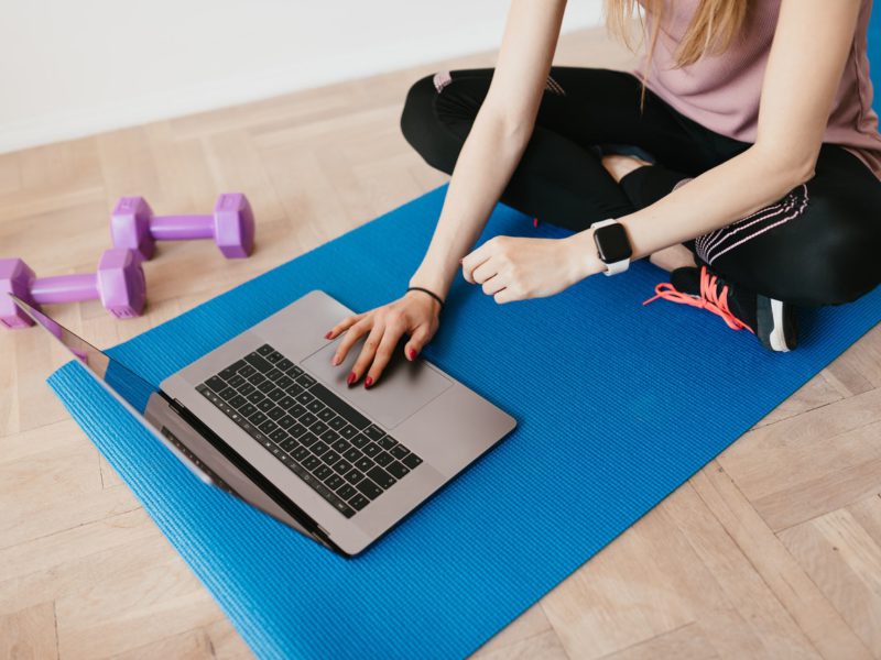 Les sports adaptés pour une femme active avec un agenda serré